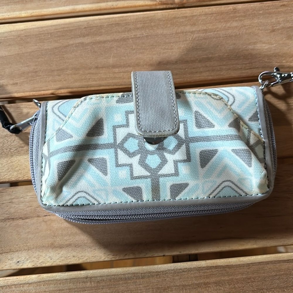 Petunia Pickle Bottom wristlet - Picture 1 of 3